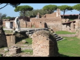 04767 ostia - regio i - insula xv - tempio di ercole (i,xv,5) - blick von sueden - ri domus di amore e psiche.jpg